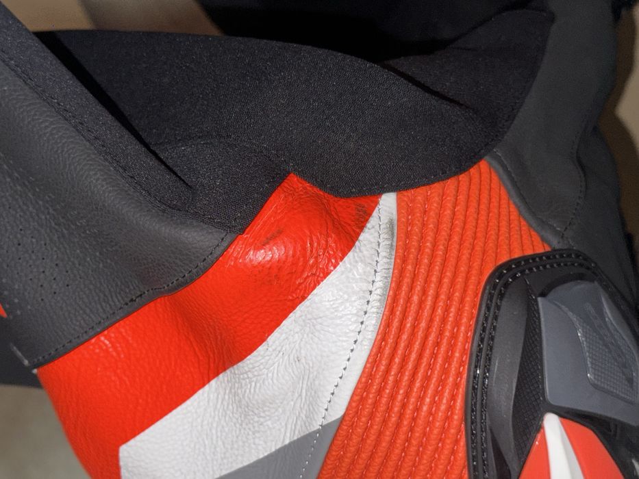 Costum moto 2 piese ALPINESTARS Atem V4 + protecție spate