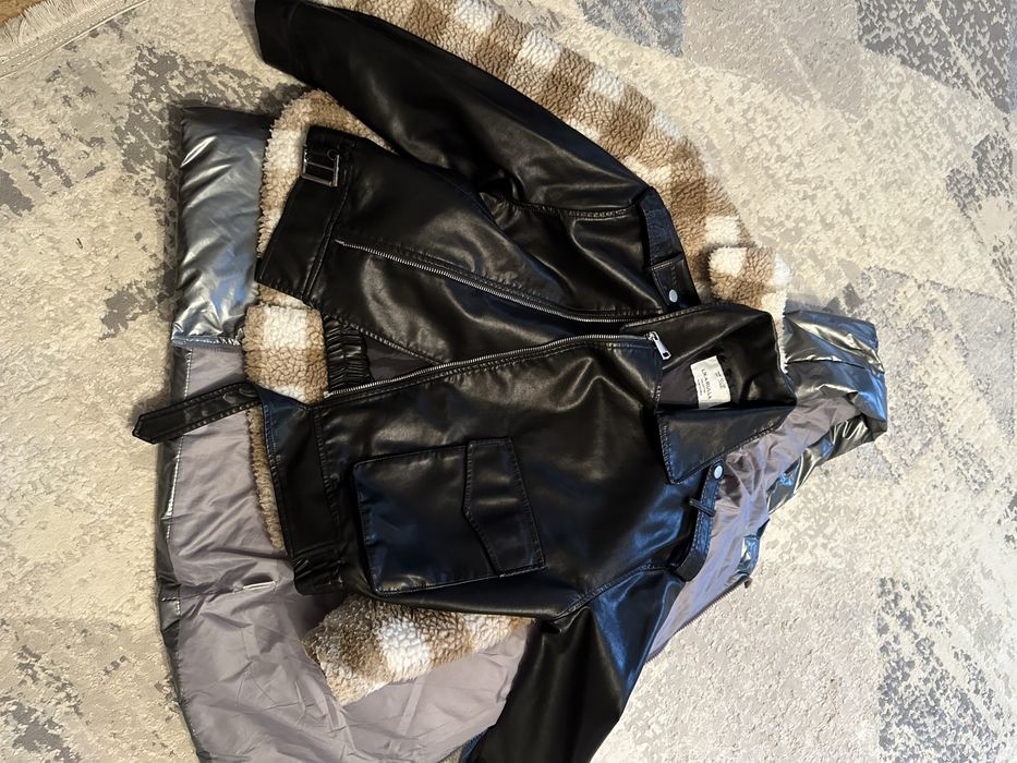 Продам куртки на девочку