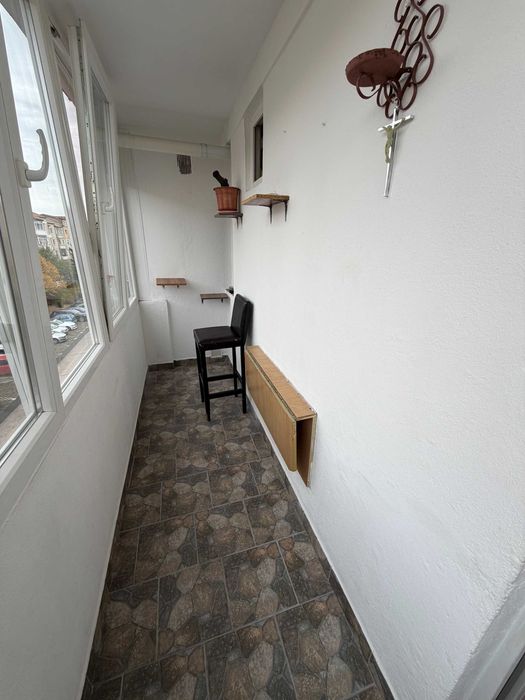 Vand apartament 3 camere - etaj 3 - balcon - cartier Hipodrom - zona Cedonia