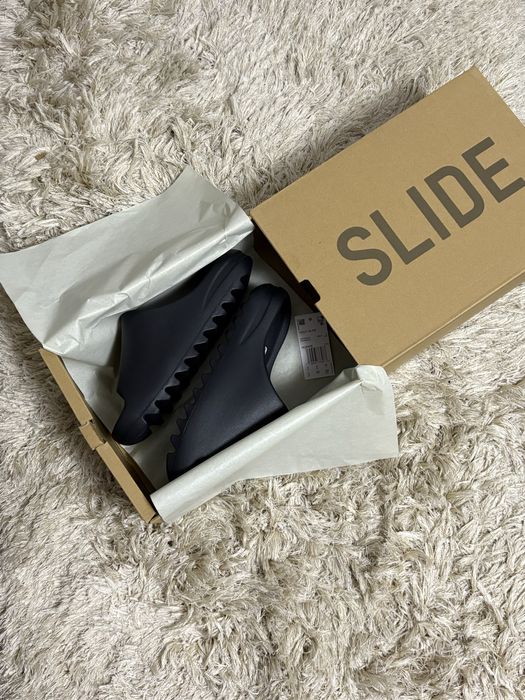 Yeezy Slides ‘Onyx’