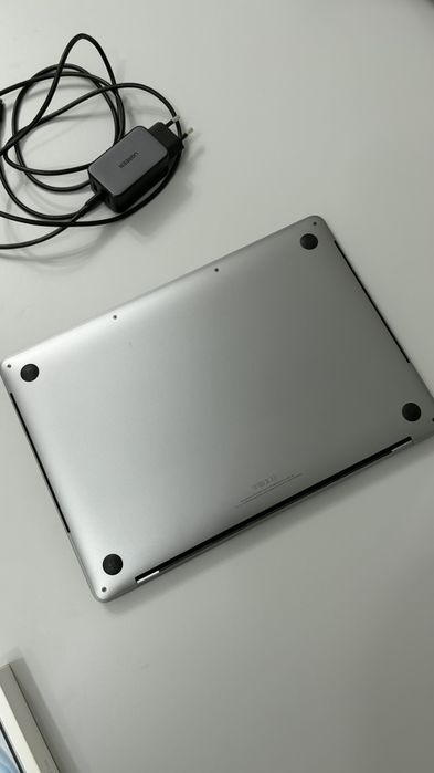 СРОЧНО, MacBook Pro 13 (2019) в отличном состоянии