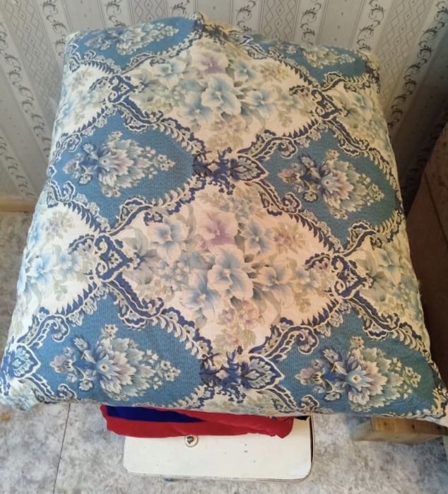 Продам перьевые подушки 60*60