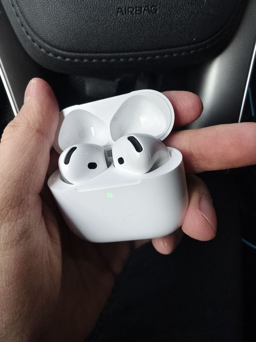 Продам Apple Airpods 4 в новом состоянии, мало использованный фулл ком