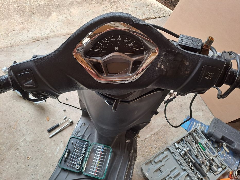 Скутер цял за части