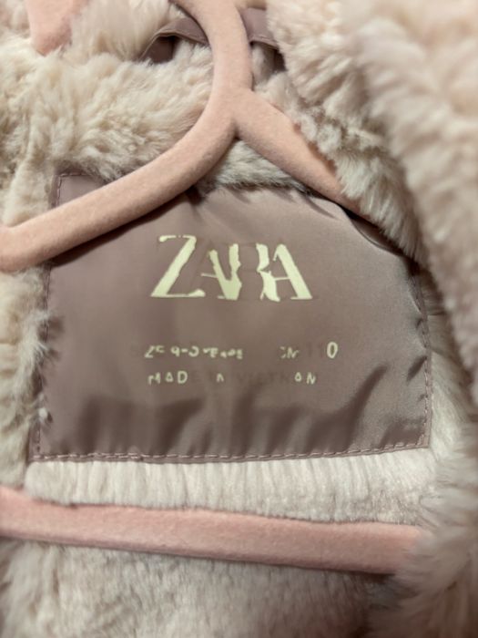 Geaca Zara fetite marime 110 culoare roz imblanita
