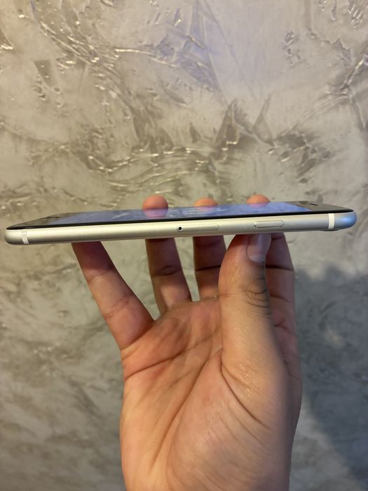 iPhone SE 2020, 128гб