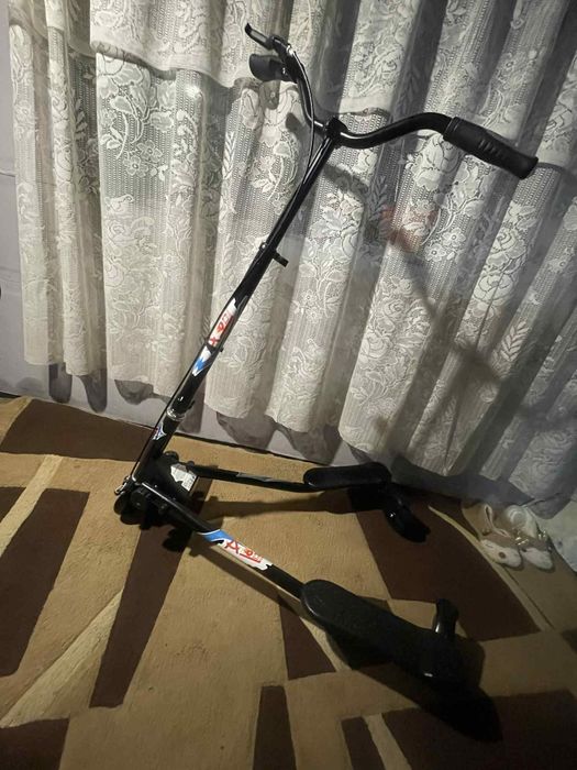 Vând trotinetă pliabila cu 3 roti AOODIL,Negru,6Y+