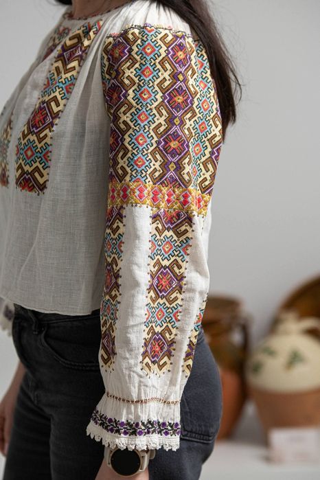 Ie/cămașă populară/traditional/cusut manual/folclor