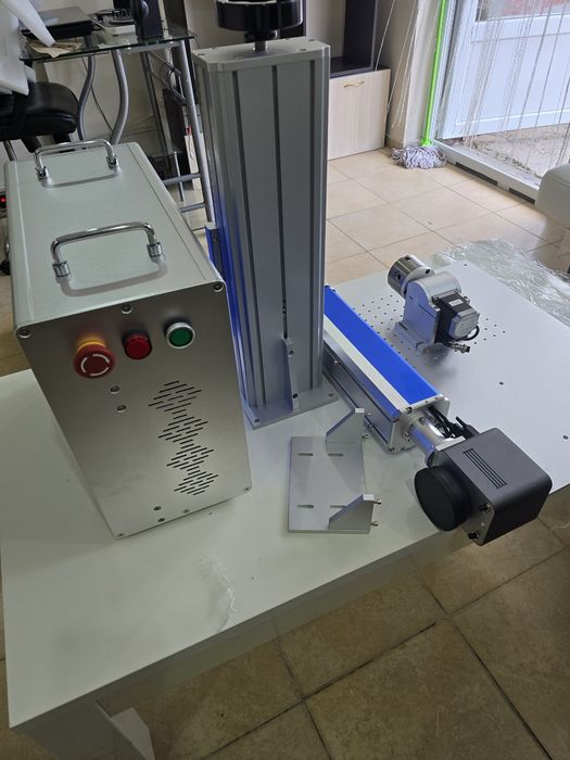 Лазерна машина за гравиране fiber laser 30w