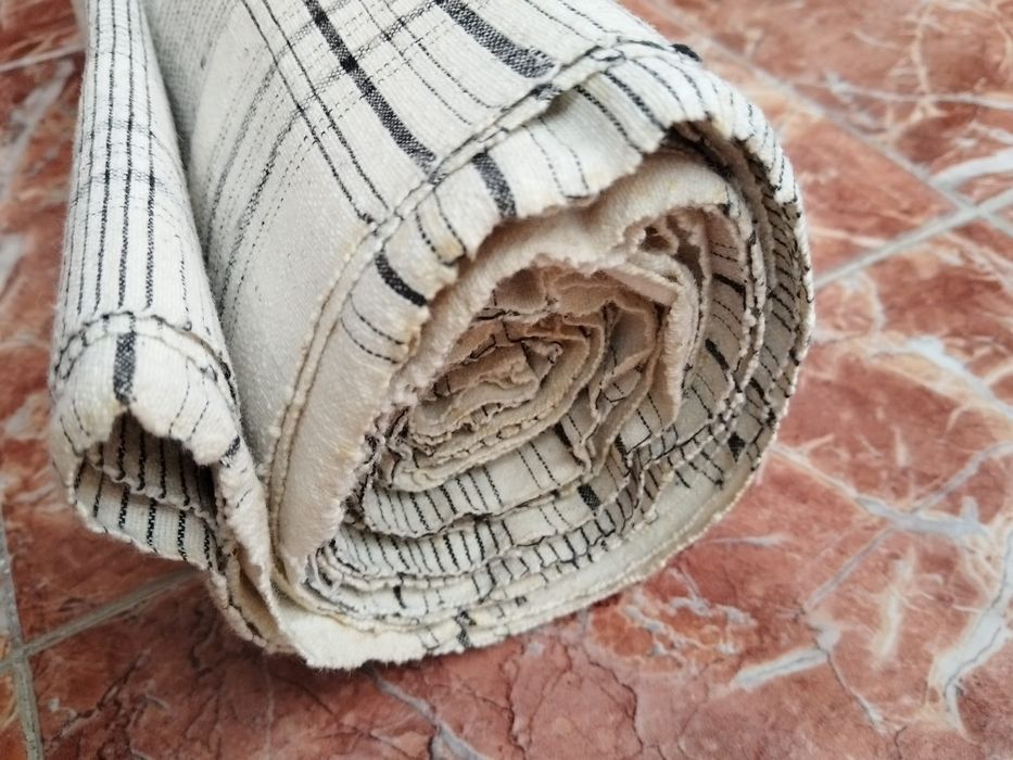 Плат, ръчно тъкан