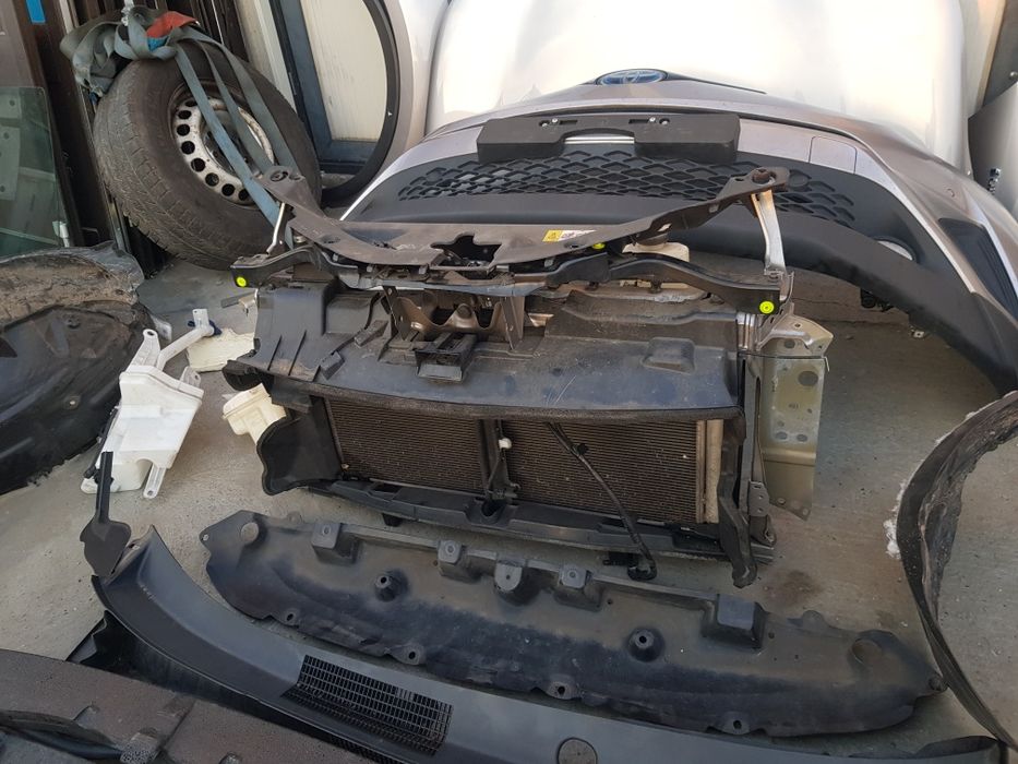 Fata completa toyota c-hr chr 2018 . bara capota trager faruri aripi