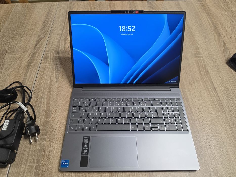 Vând laptop Lenovo