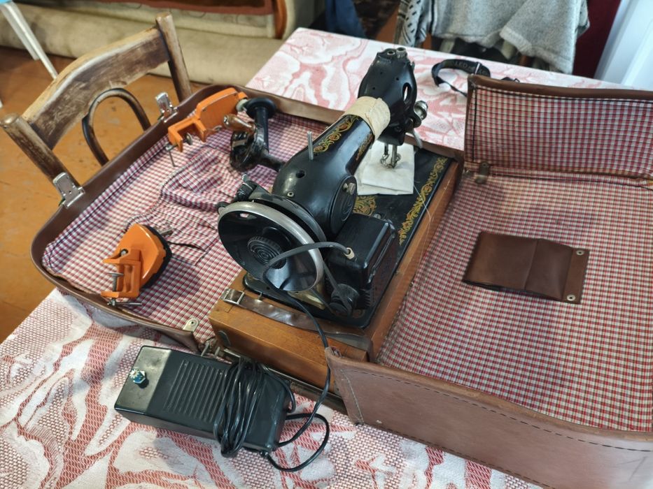 Швейная машинка с электроприводом