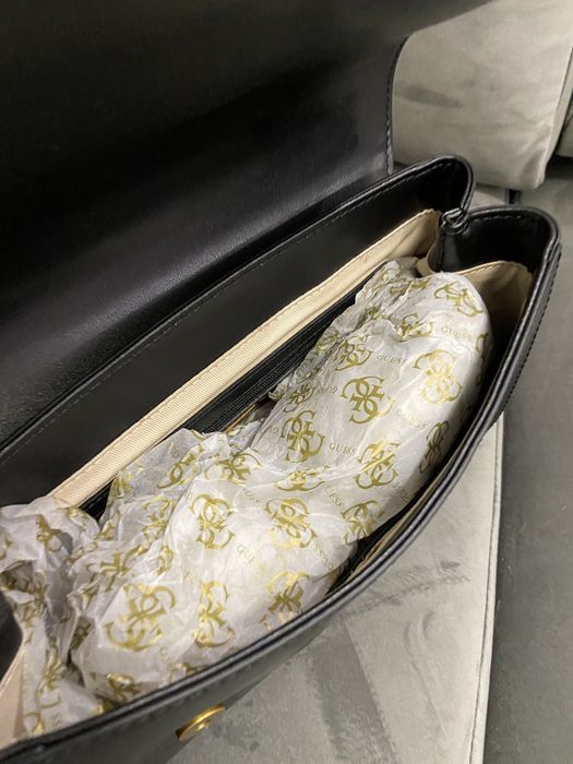 Оригинална чанта Guess