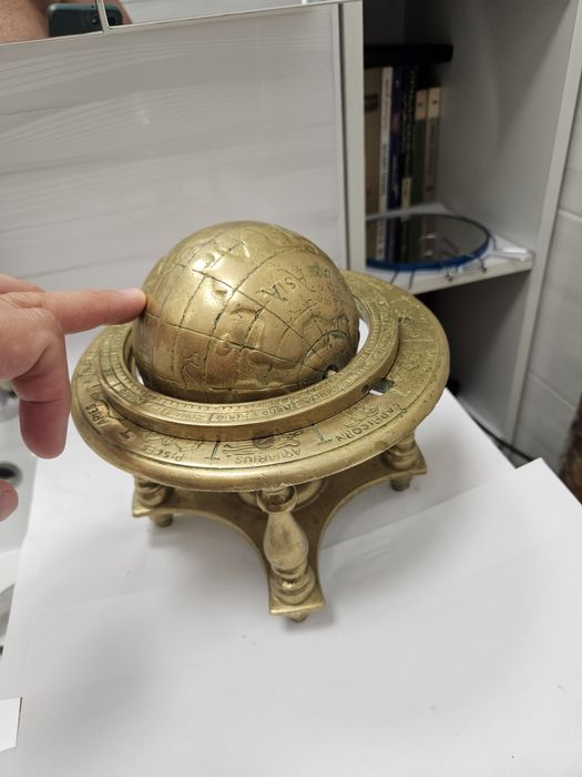 Glob pământesc de bronz cu zodiile