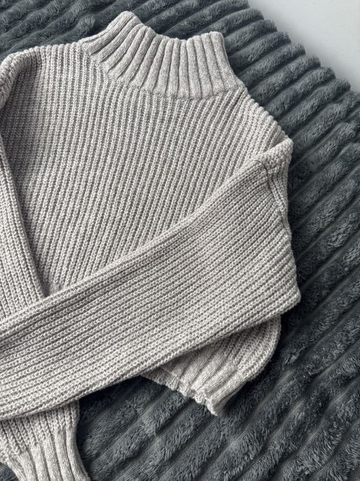 Къс пуловер за студените дни