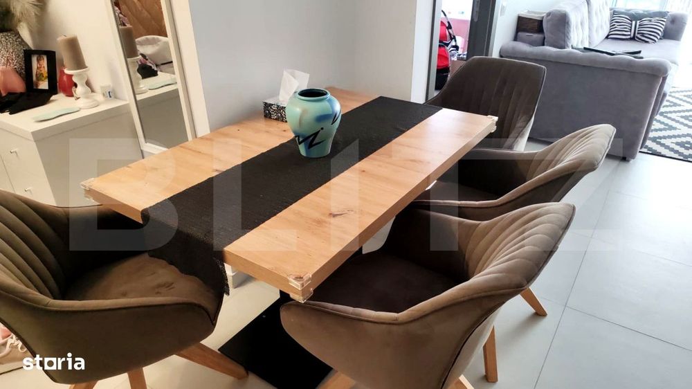 Apartament cu 3 camere, 63 mp, cu 2 bai si balcon mare, in zona Valea