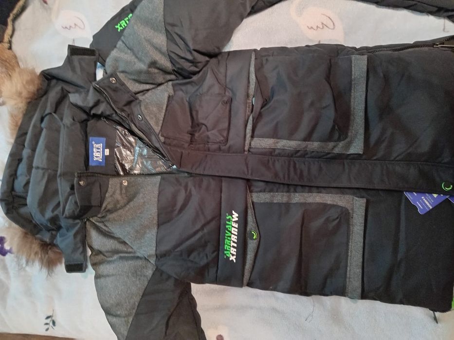 Продам Куртки новые.
