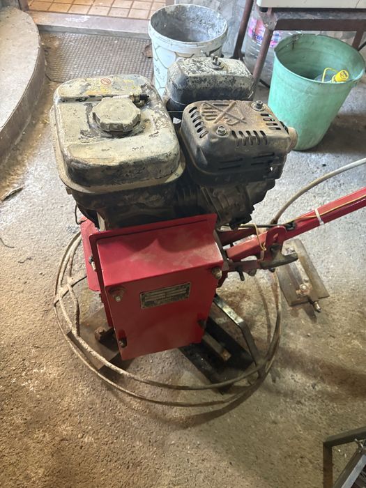 машина за заглаждане на бетон (пердашка / power trowel) с бензинов двигател Subaru Robin 4.5 HP.|