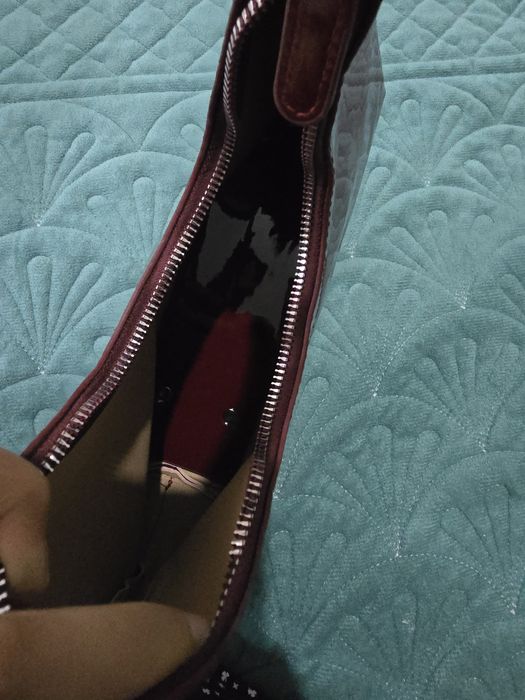 Сумочка лакированная бордо