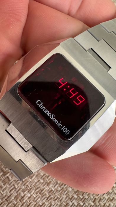 ceas ChronoSonic 100  led rosu vintage