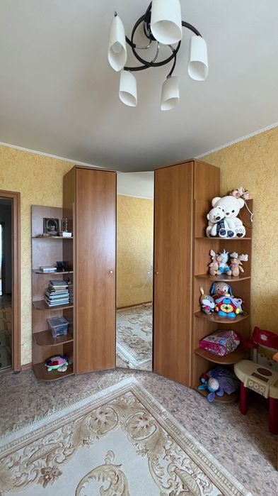 Продаю угловой шкаф недорого