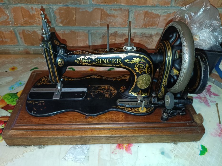 Продам швейную машинку Singer