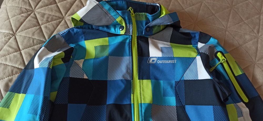 Яке за дъжд и вятър