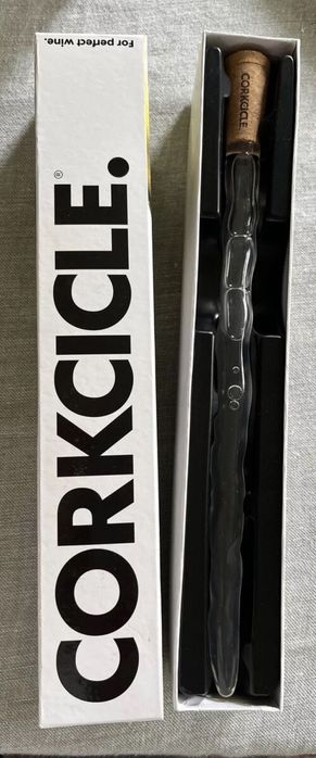 2 Dopuri de pluta pentru a mentine vinul la temperatura potrivita