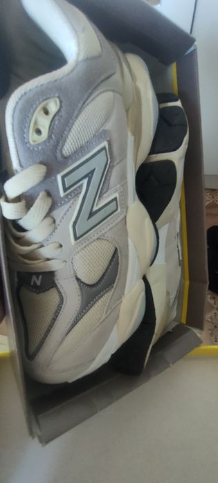 Продам женские кроссовки