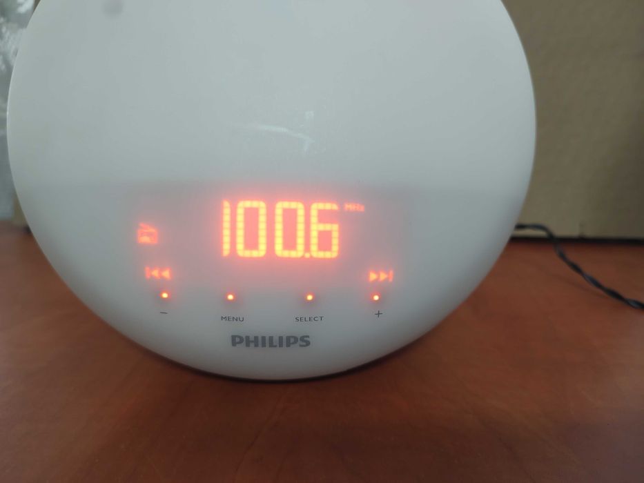 Radio FM cu ceas Philips HF3510 LED Wake-up Sunrise Simulation Solara