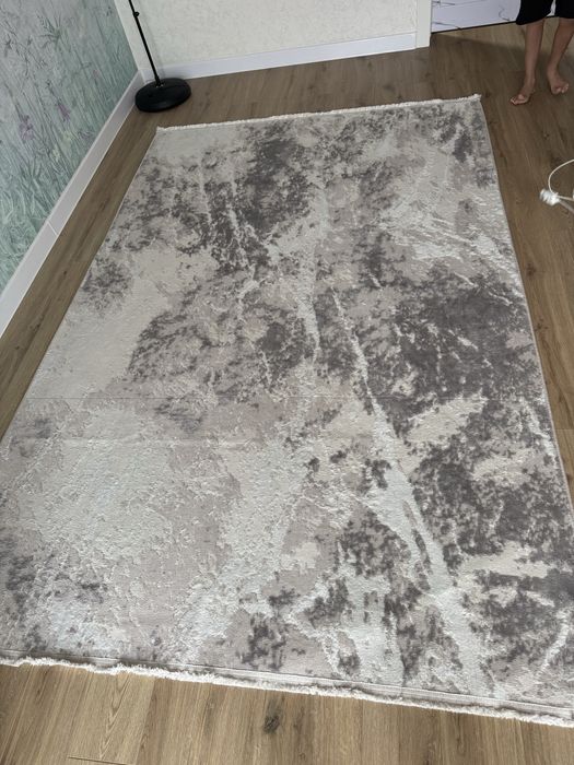 Продам ковер почти новый