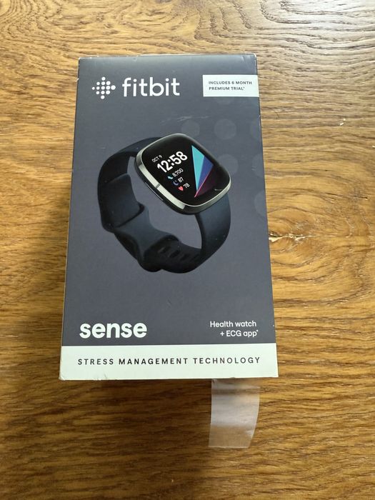 Часовник fitbit sense