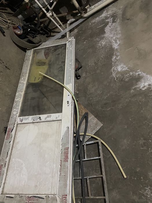 Продам пластиковый дверь