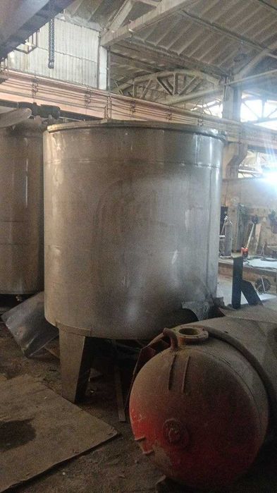 емкость из нержавейки  аси 304      5 тонн 3500 уе
