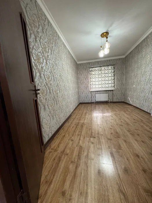 Продаю 2 в 3 комнатную квартиру Янгихаёт 8 худуд