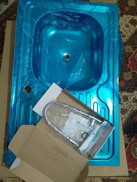 Vând chiuveta bucătărie nouă și robinet apă rece