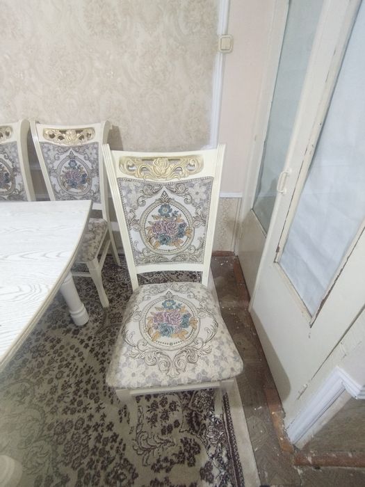 Stol-stul 12 ta Mehmonxonaga ideal srochna