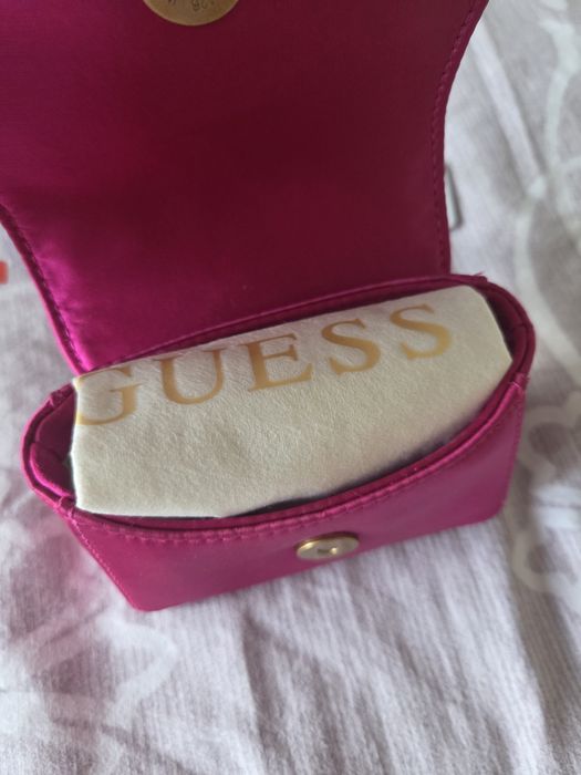 Нова чантичка Guess