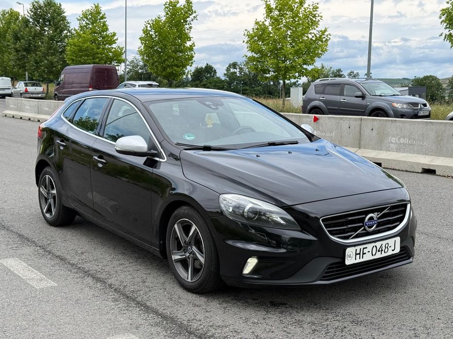 VOLVO V40 2016