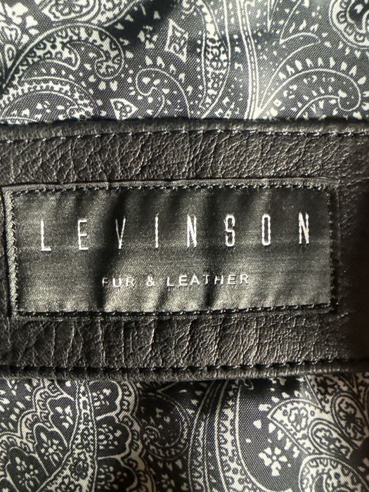Кожаная куртка новая "Levinson"
