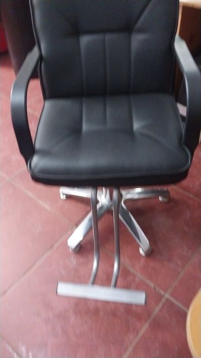 кресло парикмахера идеальном состояние