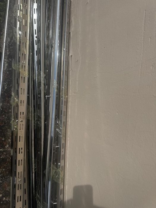 Veshilkalar sotiladi magazin uchun magazin yopilganiga sotilopti