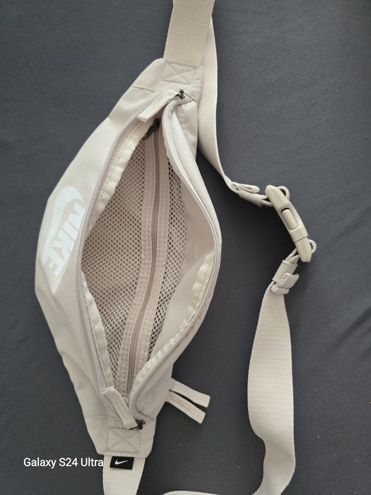 Borseta Nike unisex.