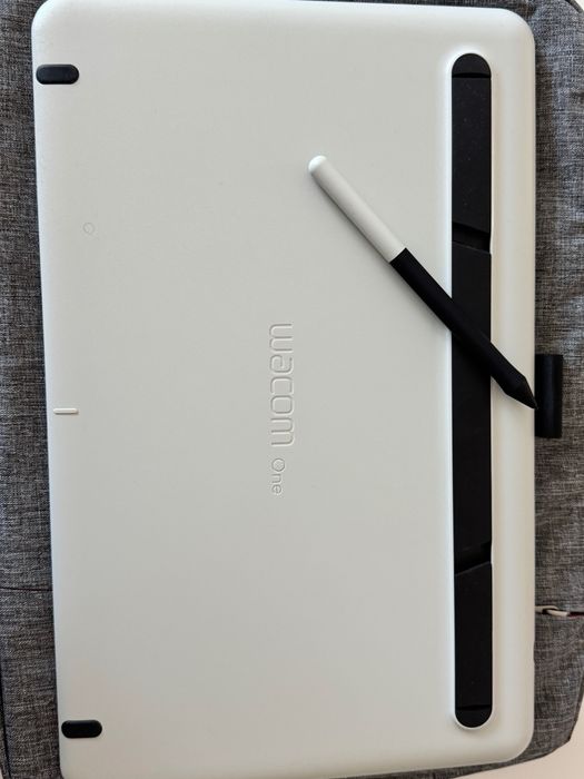 Продавам монитор-таблет Wacom One 12 (DTC121W0B)