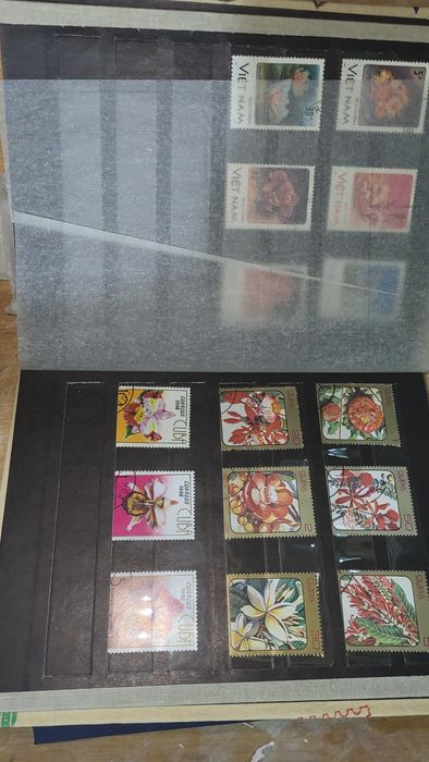 Альбом с  марками