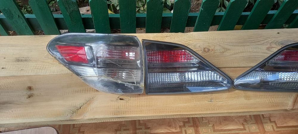 Фонарь Lexus rx 350.
