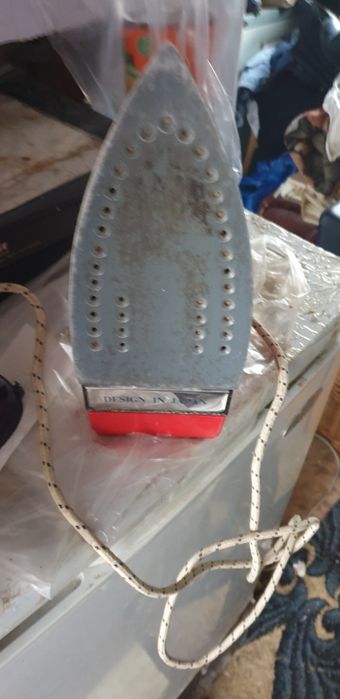 Продам утюг с гладильной доской.