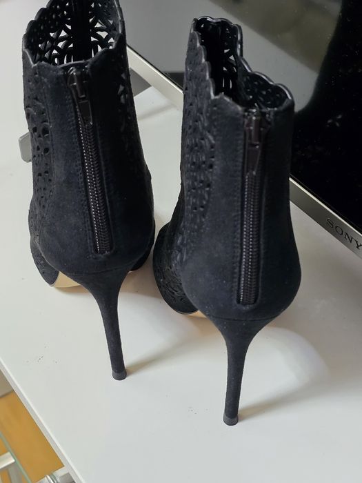 Botine perforate 37
