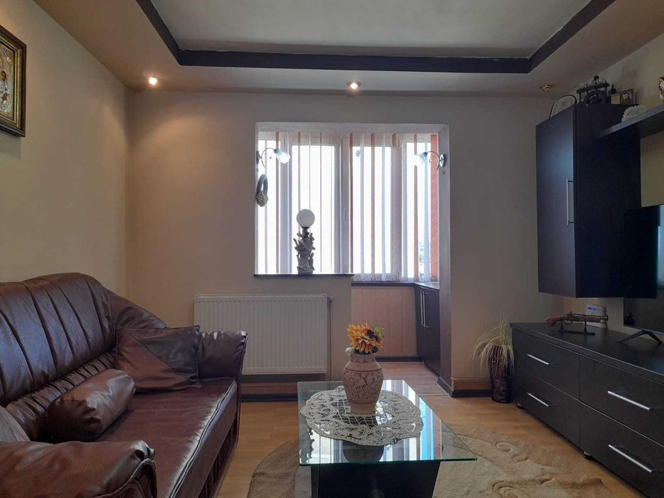 Inchiriez apartament cu 3 camere